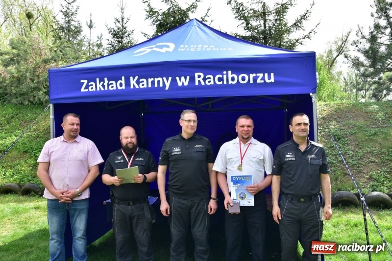 Zdjęcie w galerii na portalu naszraciborz.pl: Turniej strzelecki o puchar Dyrektora Zakładu Karnego w Raciborzu. Starosta lepszy od komendantów [FOTO i WIDEO] wiadomości z regionu