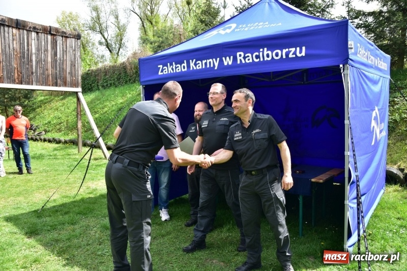 Zdjęcie w galerii na portalu naszraciborz.pl: Turniej strzelecki o puchar Dyrektora Zakładu Karnego w Raciborzu. Starosta lepszy od komendantów [FOTO i WIDEO] wiadomości z regionu