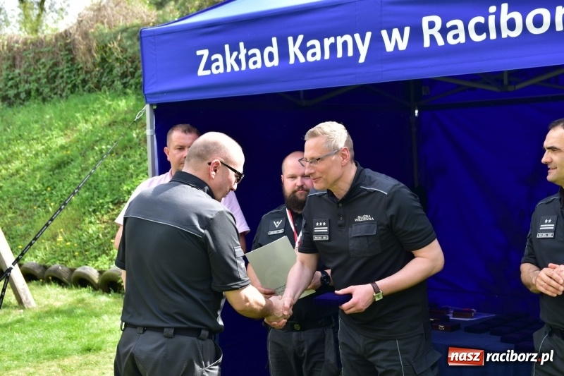 Zdjęcie w galerii na portalu naszraciborz.pl: Turniej strzelecki o puchar Dyrektora Zakładu Karnego w Raciborzu. Starosta lepszy od komendantów [FOTO i WIDEO] wiadomości z regionu