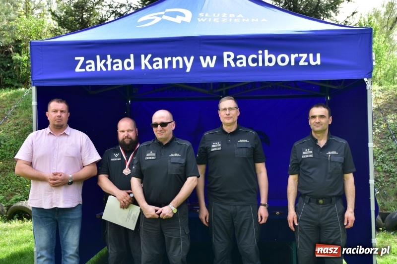 Zdjęcie w galerii na portalu naszraciborz.pl: Turniej strzelecki o puchar Dyrektora Zakładu Karnego w Raciborzu. Starosta lepszy od komendantów [FOTO i WIDEO] wiadomości z regionu
