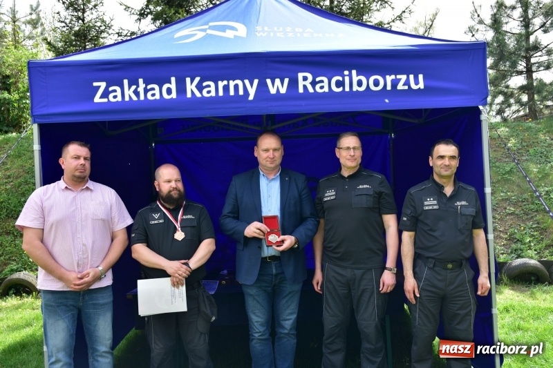 Zdjęcie w galerii na portalu naszraciborz.pl: Turniej strzelecki o puchar Dyrektora Zakładu Karnego w Raciborzu. Starosta lepszy od komendantów [FOTO i WIDEO] wiadomości z regionu