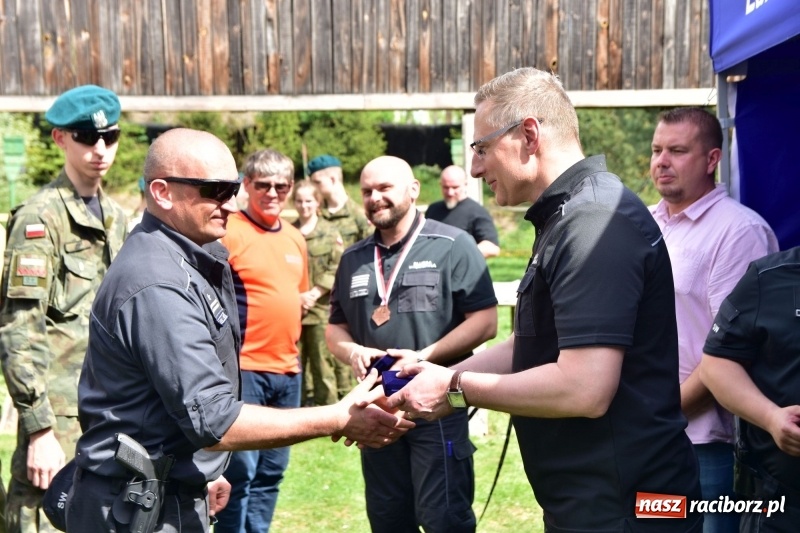 Zdjęcie w galerii na portalu naszraciborz.pl: Turniej strzelecki o puchar Dyrektora Zakładu Karnego w Raciborzu. Starosta lepszy od komendantów [FOTO i WIDEO] wiadomości z regionu