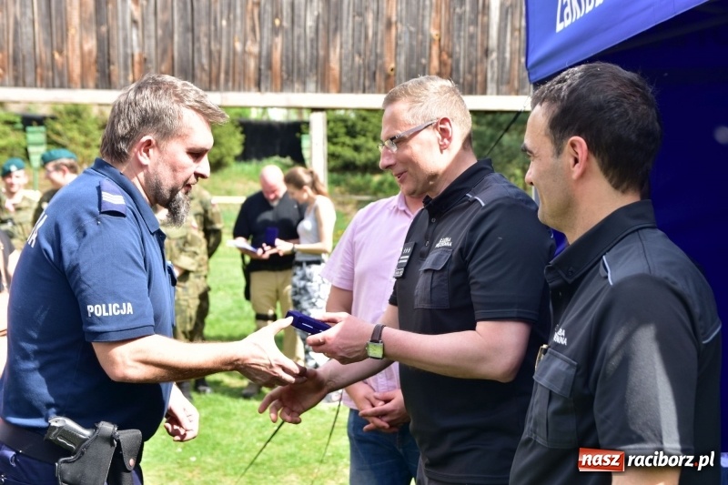 Zdjęcie w galerii na portalu naszraciborz.pl: Turniej strzelecki o puchar Dyrektora Zakładu Karnego w Raciborzu. Starosta lepszy od komendantów [FOTO i WIDEO] wiadomości z regionu