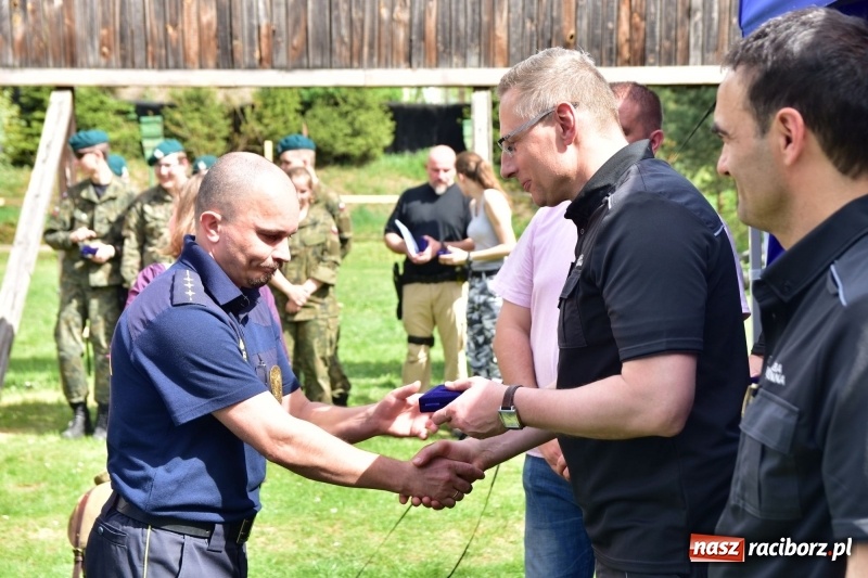 Zdjęcie w galerii na portalu naszraciborz.pl: Turniej strzelecki o puchar Dyrektora Zakładu Karnego w Raciborzu. Starosta lepszy od komendantów [FOTO i WIDEO] wiadomości z regionu