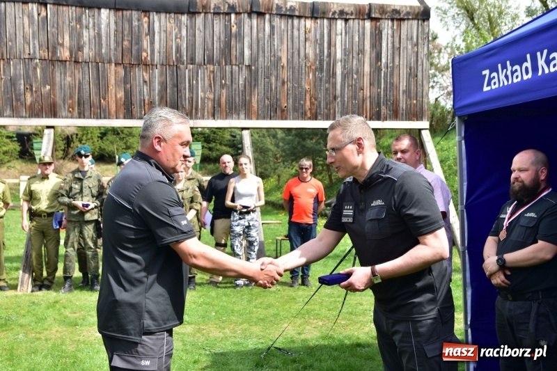 Zdjęcie w galerii na portalu naszraciborz.pl: Turniej strzelecki o puchar Dyrektora Zakładu Karnego w Raciborzu. Starosta lepszy od komendantów [FOTO i WIDEO] wiadomości z regionu