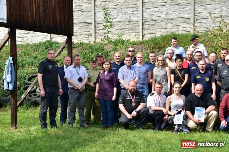 Zdjęcie w galerii na portalu naszraciborz.pl: Turniej strzelecki o puchar Dyrektora Zakładu Karnego w Raciborzu. Starosta lepszy od komendantów [FOTO i WIDEO] wiadomości z regionu
