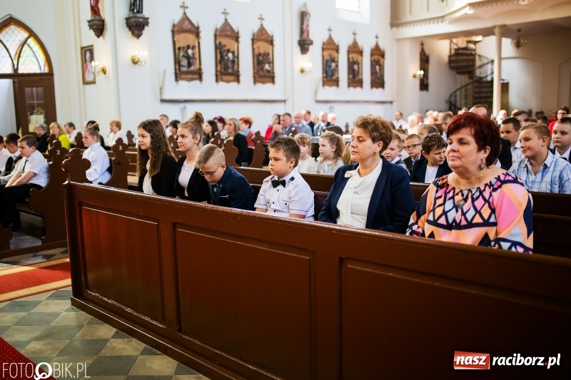 Zdjęcie w galerii na portalu naszraciborz.pl: Szkoła w Borucinie ma 120 lat i nowy sztandar  wiadomości z regionu
