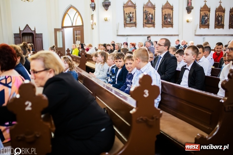 Zdjęcie w galerii na portalu naszraciborz.pl: Szkoła w Borucinie ma 120 lat i nowy sztandar  wiadomości z regionu