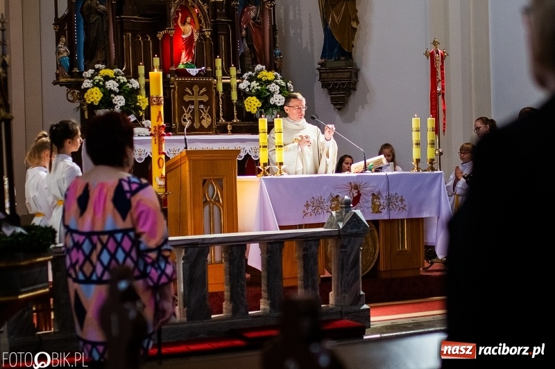 Zdjęcie w galerii na portalu naszraciborz.pl: Szkoła w Borucinie ma 120 lat i nowy sztandar  wiadomości z regionu