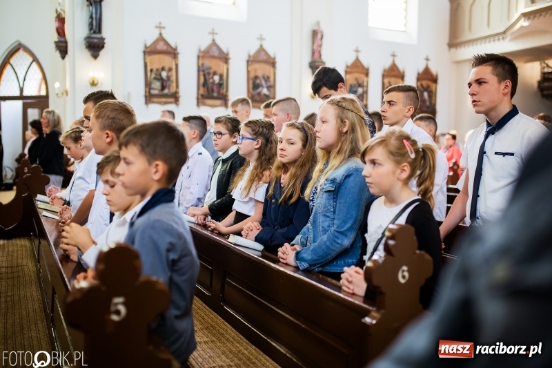 Zdjęcie w galerii na portalu naszraciborz.pl: Szkoła w Borucinie ma 120 lat i nowy sztandar  wiadomości z regionu