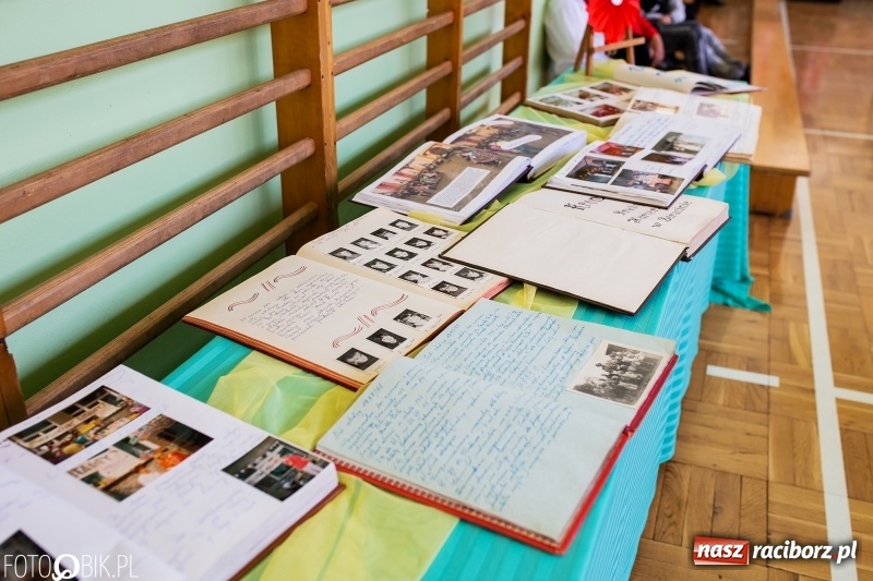 Zdjęcie w galerii na portalu naszraciborz.pl: Szkoła w Borucinie ma 120 lat i nowy sztandar  wiadomości z regionu