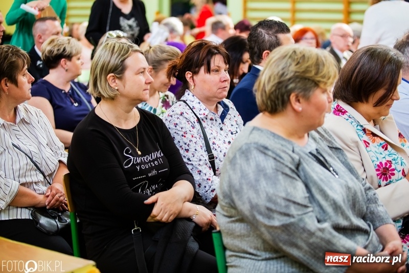 Zdjęcie w galerii na portalu naszraciborz.pl: Szkoła w Borucinie ma 120 lat i nowy sztandar  wiadomości z regionu