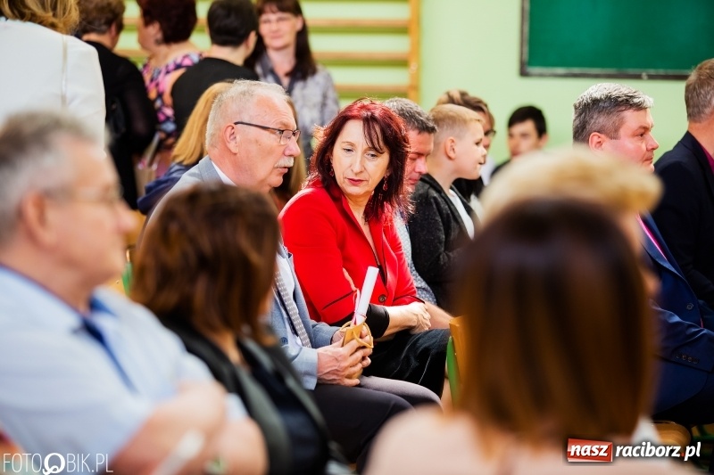 Zdjęcie w galerii na portalu naszraciborz.pl: Szkoła w Borucinie ma 120 lat i nowy sztandar  wiadomości z regionu