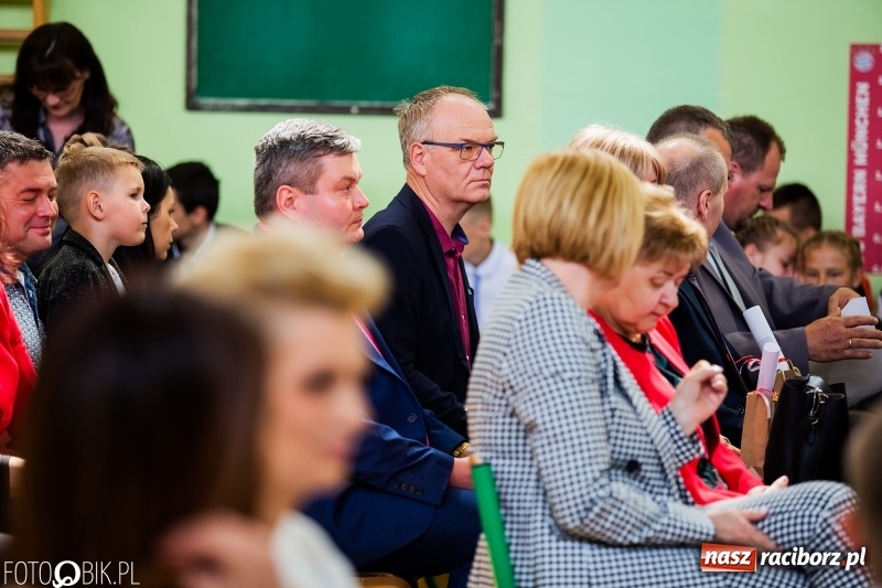 Zdjęcie w galerii na portalu naszraciborz.pl: Szkoła w Borucinie ma 120 lat i nowy sztandar  wiadomości z regionu