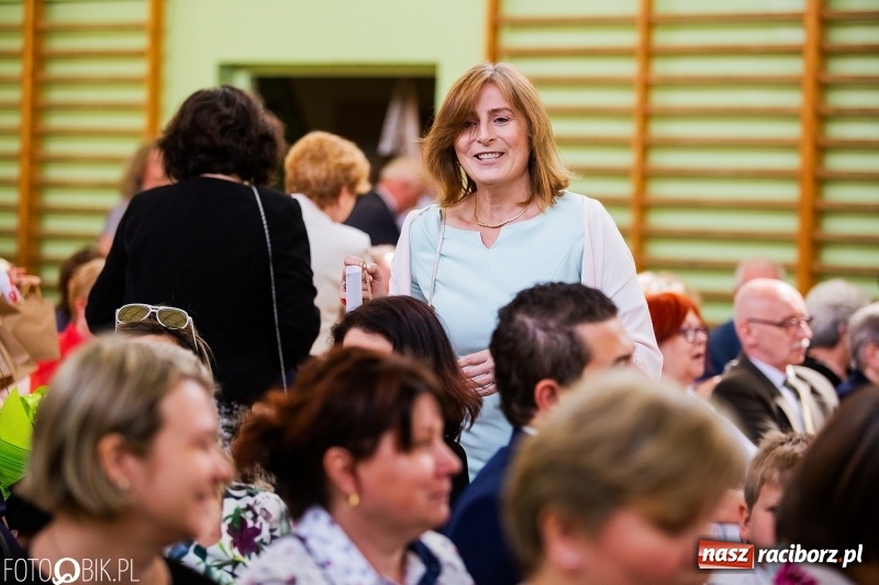 Zdjęcie w galerii na portalu naszraciborz.pl: Szkoła w Borucinie ma 120 lat i nowy sztandar  wiadomości z regionu