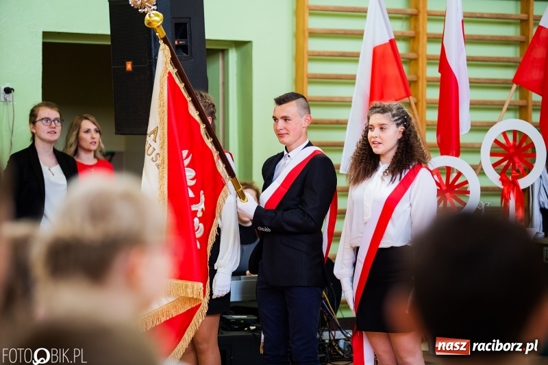 Zdjęcie w galerii na portalu naszraciborz.pl: Szkoła w Borucinie ma 120 lat i nowy sztandar  wiadomości z regionu