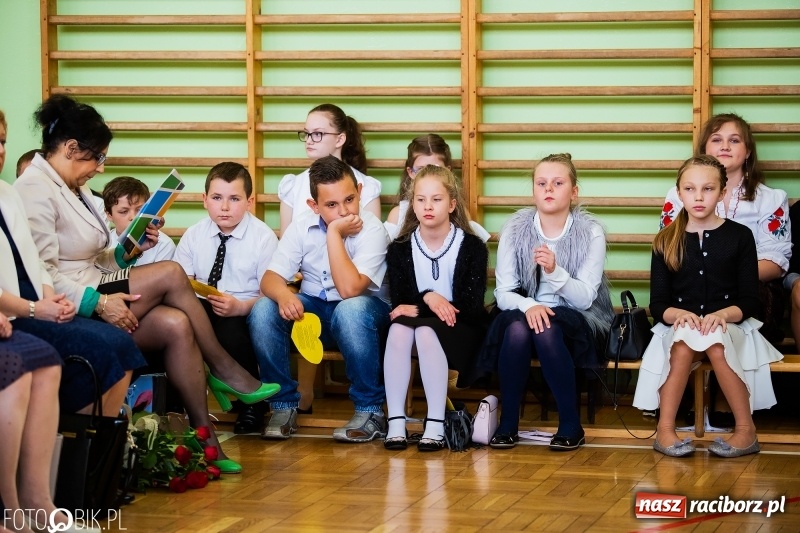 Zdjęcie w galerii na portalu naszraciborz.pl: Szkoła w Borucinie ma 120 lat i nowy sztandar  wiadomości z regionu