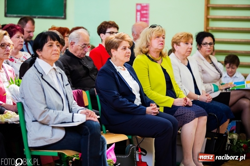 Zdjęcie w galerii na portalu naszraciborz.pl: Szkoła w Borucinie ma 120 lat i nowy sztandar  wiadomości z regionu