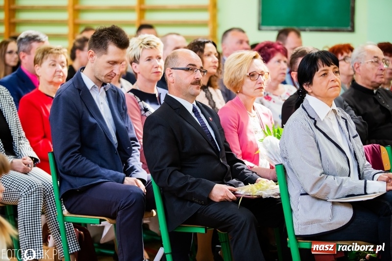 Zdjęcie w galerii na portalu naszraciborz.pl: Szkoła w Borucinie ma 120 lat i nowy sztandar  wiadomości z regionu