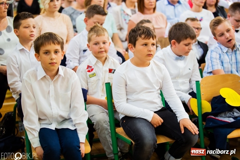 Zdjęcie w galerii na portalu naszraciborz.pl: Szkoła w Borucinie ma 120 lat i nowy sztandar  wiadomości z regionu