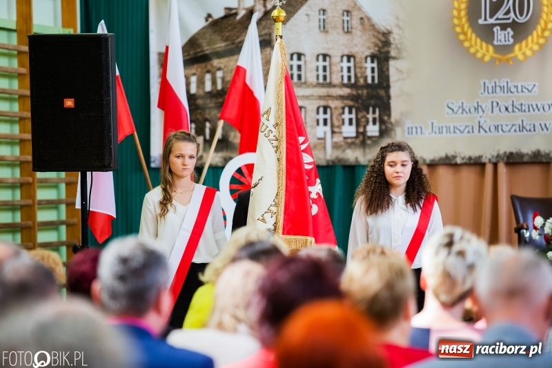 Zdjęcie w galerii na portalu naszraciborz.pl: Szkoła w Borucinie ma 120 lat i nowy sztandar  wiadomości z regionu