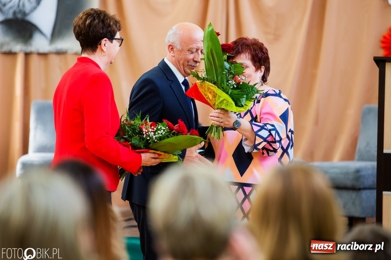 Zdjęcie w galerii na portalu naszraciborz.pl: Szkoła w Borucinie ma 120 lat i nowy sztandar  wiadomości z regionu
