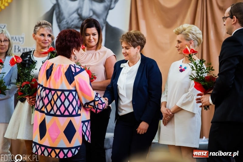 Zdjęcie w galerii na portalu naszraciborz.pl: Szkoła w Borucinie ma 120 lat i nowy sztandar  wiadomości z regionu
