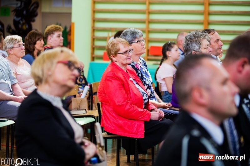 Zdjęcie w galerii na portalu naszraciborz.pl: Szkoła w Borucinie ma 120 lat i nowy sztandar  wiadomości z regionu