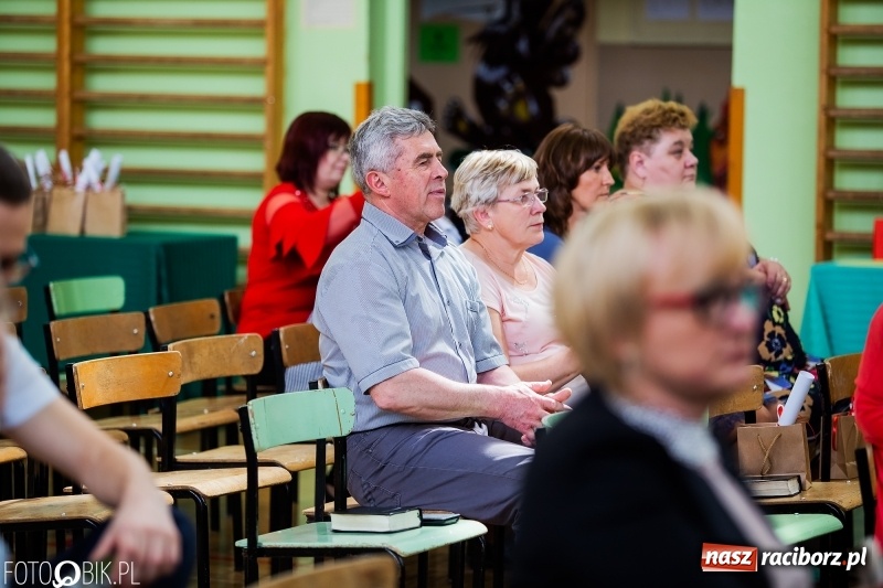 Zdjęcie w galerii na portalu naszraciborz.pl: Szkoła w Borucinie ma 120 lat i nowy sztandar  wiadomości z regionu