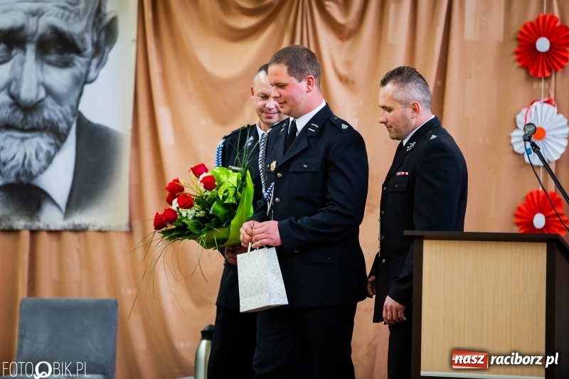 Zdjęcie w galerii na portalu naszraciborz.pl: Szkoła w Borucinie ma 120 lat i nowy sztandar  wiadomości z regionu