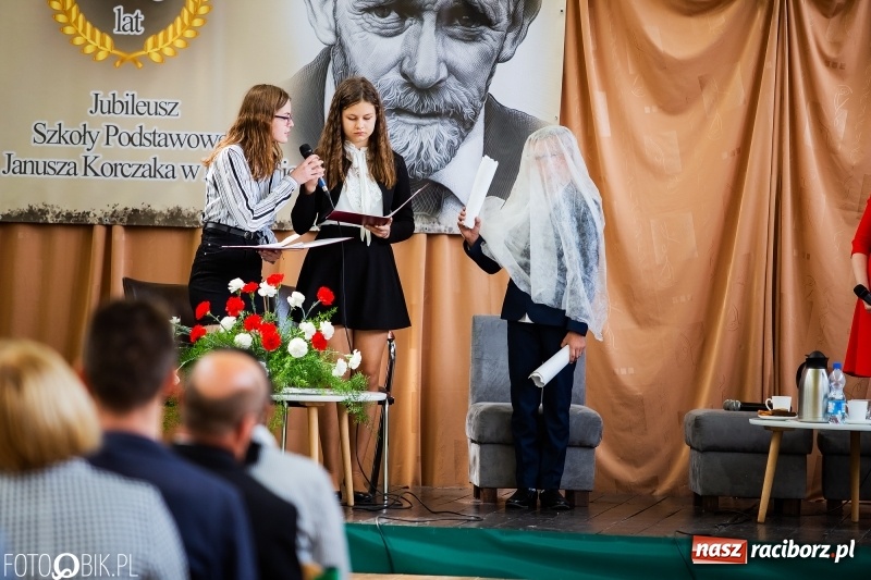 Zdjęcie w galerii na portalu naszraciborz.pl: Szkoła w Borucinie ma 120 lat i nowy sztandar  wiadomości z regionu