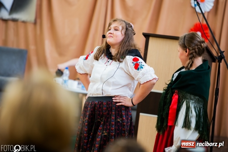 Zdjęcie w galerii na portalu naszraciborz.pl: Szkoła w Borucinie ma 120 lat i nowy sztandar  wiadomości z regionu