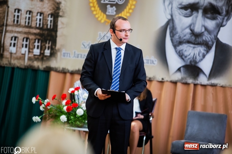 Zdjęcie w galerii na portalu naszraciborz.pl: Szkoła w Borucinie ma 120 lat i nowy sztandar  wiadomości z regionu