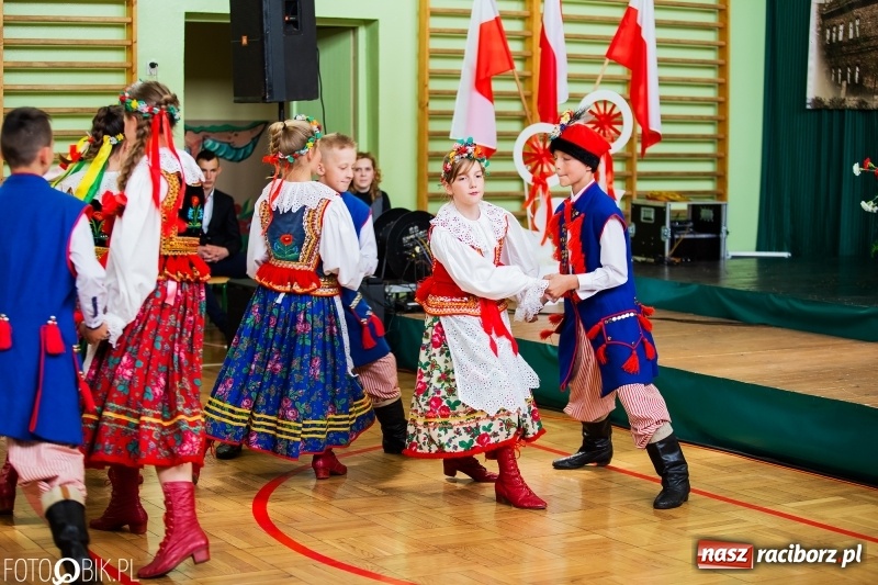Zdjęcie w galerii na portalu naszraciborz.pl: Szkoła w Borucinie ma 120 lat i nowy sztandar  wiadomości z regionu