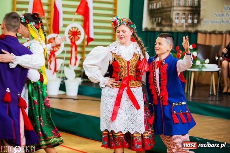 Zdjęcie w galerii na portalu naszraciborz.pl: Szkoła w Borucinie ma 120 lat i nowy sztandar  wiadomości z regionu