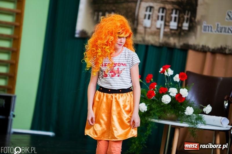 Zdjęcie w galerii na portalu naszraciborz.pl: Szkoła w Borucinie ma 120 lat i nowy sztandar  wiadomości z regionu