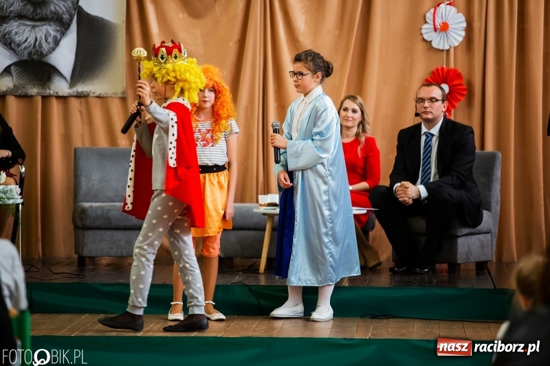 Zdjęcie w galerii na portalu naszraciborz.pl: Szkoła w Borucinie ma 120 lat i nowy sztandar  wiadomości z regionu