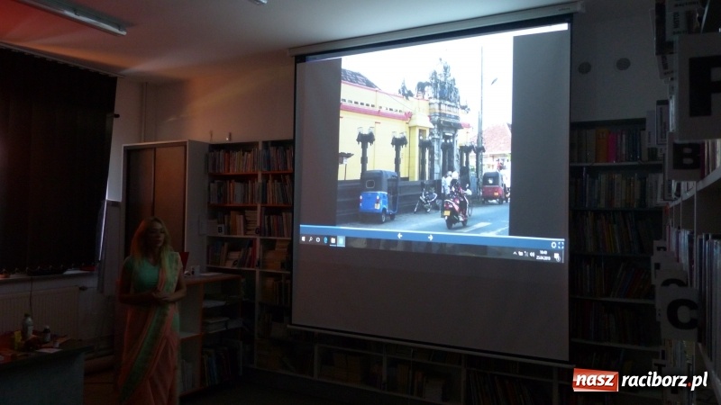Zdjęcie w galerii na portalu naszraciborz.pl: Slajdowisko podróżnicze w bibliotece w Markowicach  wiadomości z regionu