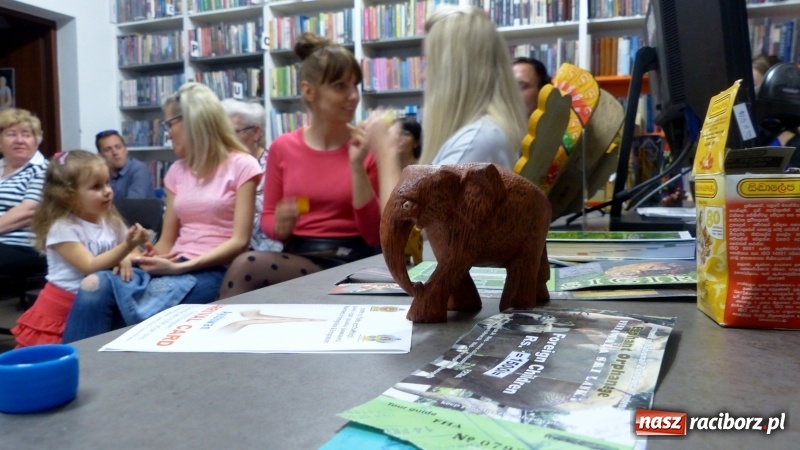 Zdjęcie w galerii na portalu naszraciborz.pl: Slajdowisko podróżnicze w bibliotece w Markowicach  wiadomości z regionu