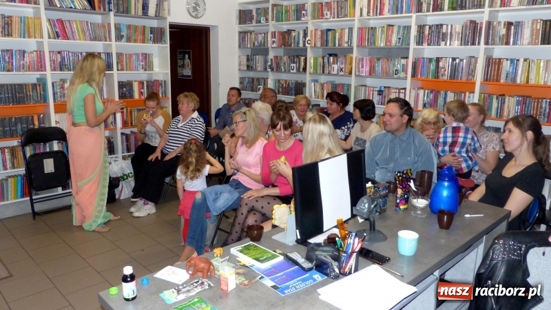 Zdjęcie w galerii na portalu naszraciborz.pl: Slajdowisko podróżnicze w bibliotece w Markowicach  wiadomości z regionu