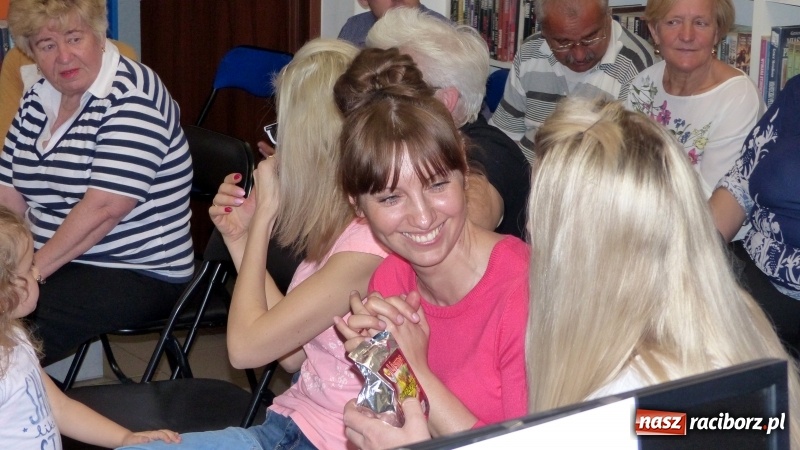 Zdjęcie w galerii na portalu naszraciborz.pl: Slajdowisko podróżnicze w bibliotece w Markowicach  wiadomości z regionu