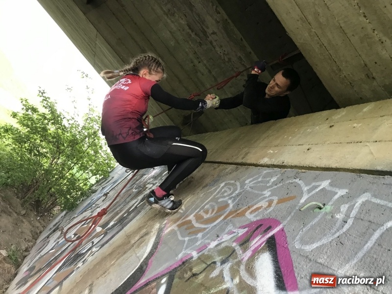 Zdjęcie w galerii na portalu naszraciborz.pl: Forsowanie Odry i litry potu. II Bieg Cichociemnych w Raciborzu [FOTO i WIDEO] wiadomości z regionu
