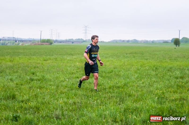 Zdjęcie w galerii na portalu naszraciborz.pl: Forsowanie Odry i litry potu. II Bieg Cichociemnych w Raciborzu [FOTO i WIDEO] wiadomości z regionu