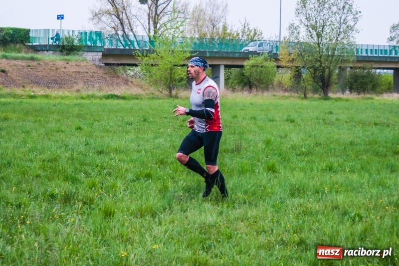 Zdjęcie w galerii na portalu naszraciborz.pl: Forsowanie Odry i litry potu. II Bieg Cichociemnych w Raciborzu [FOTO i WIDEO] wiadomości z regionu