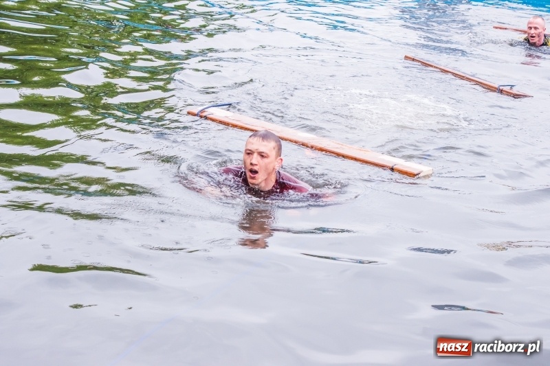 Zdjęcie w galerii na portalu naszraciborz.pl: Forsowanie Odry i litry potu. II Bieg Cichociemnych w Raciborzu [FOTO i WIDEO] wiadomości z regionu