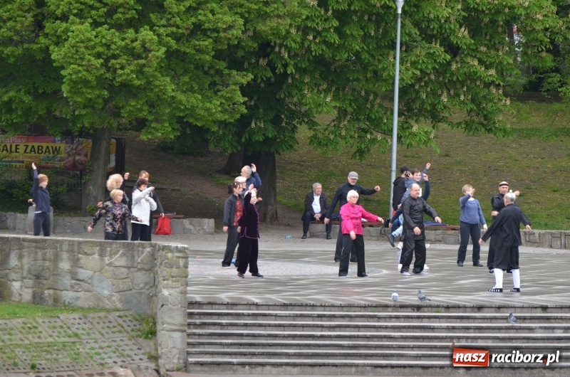 Zdjęcie w galerii na portalu naszraciborz.pl: Tai Chi i Qigong. Energia przepłynęła także przez Racibórz [FOTO] wiadomości z regionu