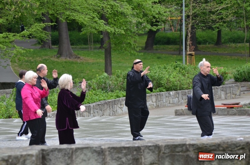 Zdjęcie w galerii na portalu naszraciborz.pl: Tai Chi i Qigong. Energia przepłynęła także przez Racibórz [FOTO] wiadomości z regionu