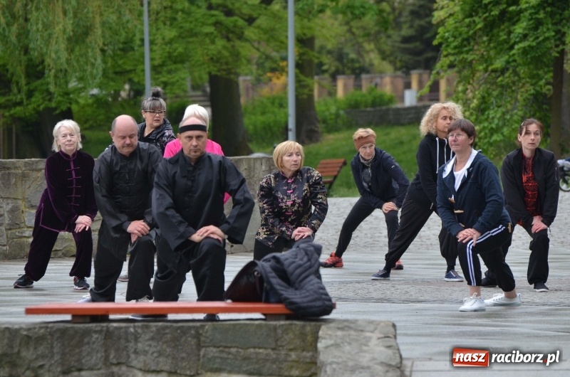 Zdjęcie w galerii na portalu naszraciborz.pl: Tai Chi i Qigong. Energia przepłynęła także przez Racibórz [FOTO] wiadomości z regionu