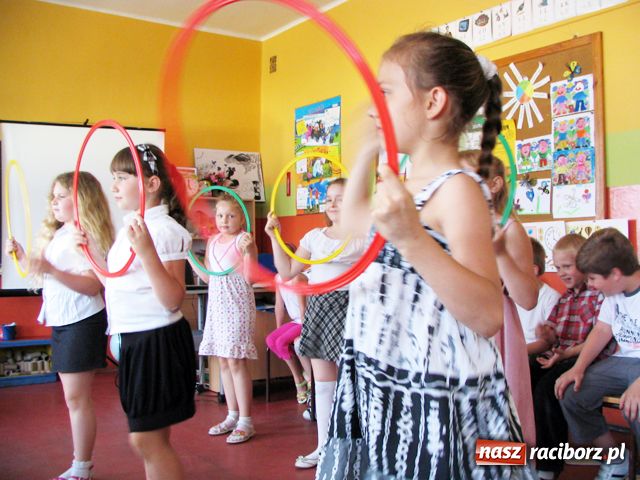 Zdjęcie w galerii na portalu naszraciborz.pl: Pierwsze doświadczenia drogą do wiedzy wiadomości z regionu