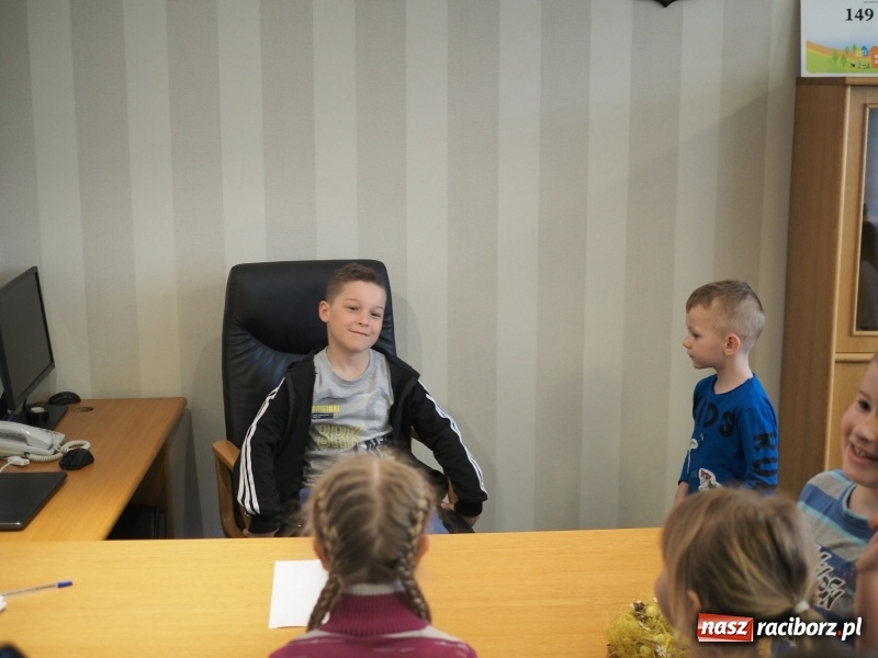 Zdjęcie w galerii na portalu naszraciborz.pl: Dzieci nałożyły zobowiązanie na wójta Rudnika  wiadomości z regionu